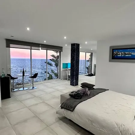 Villa En El Acantilado