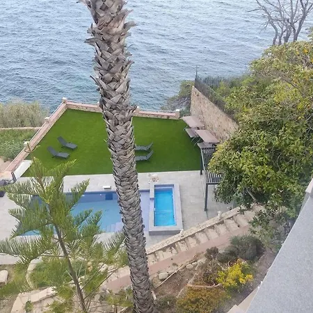 Villa En El Acantilado